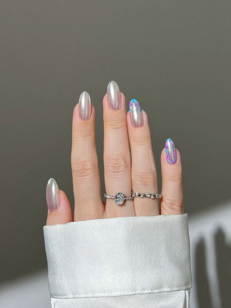 Bridgerton-Inspired-Chrome-Nails