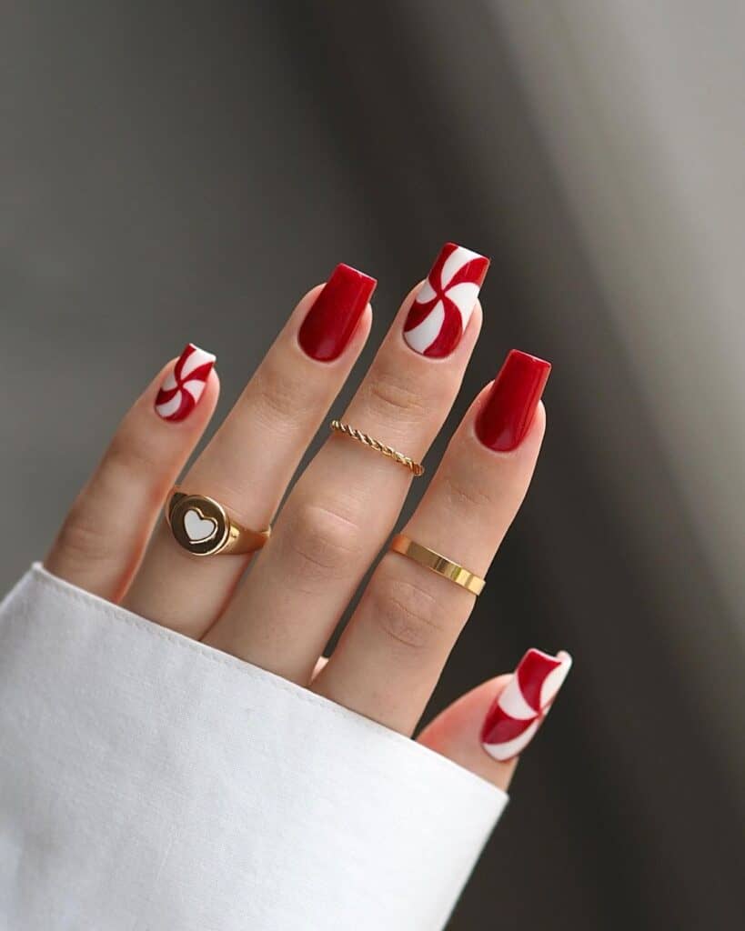 Candy-Cane-Nail-Design