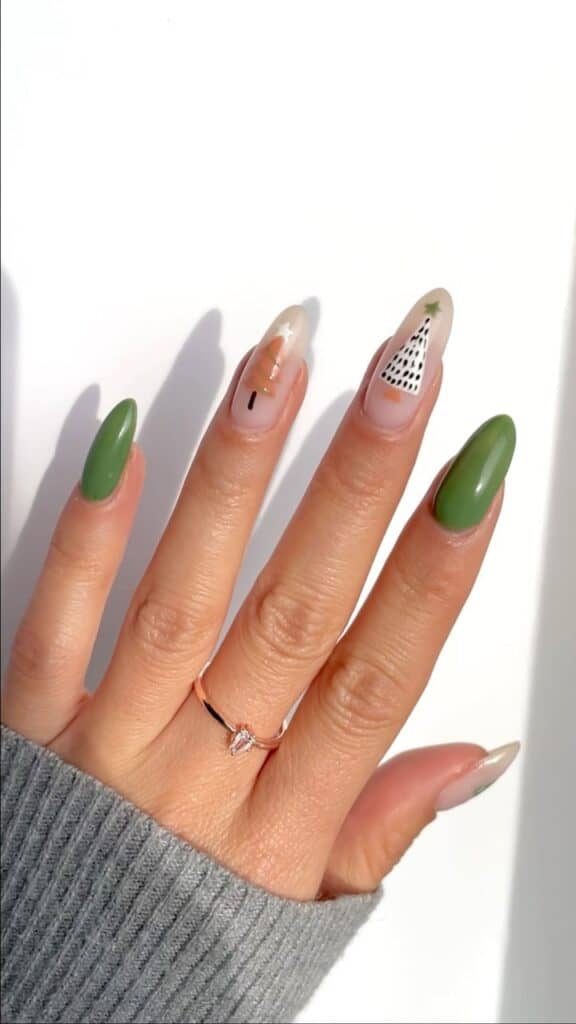 Christmas-Tree-Nail-Art