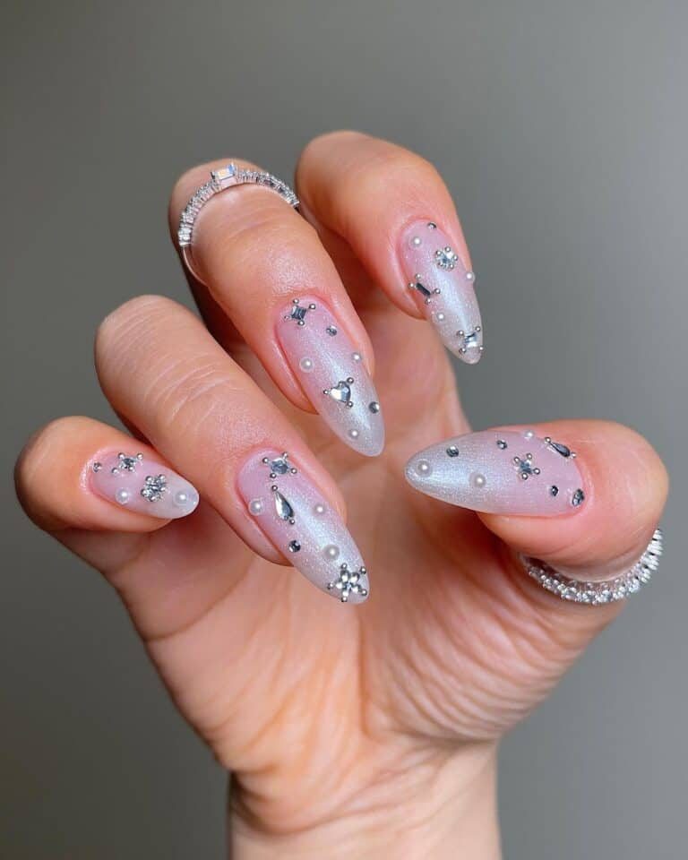 Chrome-Christmas-Nails-with-Pearls