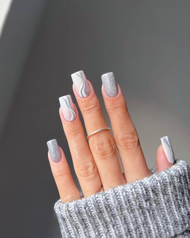 Chrome-Glittery-Christmas-Nail-Design