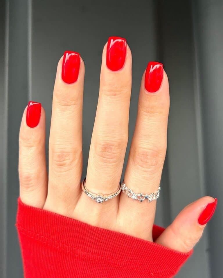 Classic-Graduation-Red-Nails