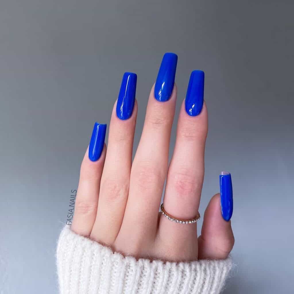 Classy-Royal-Blue-Nails