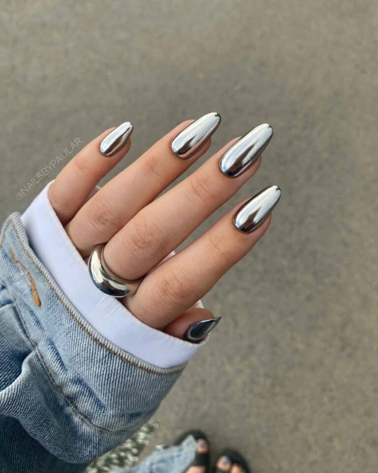 Classy-Silver-Nails