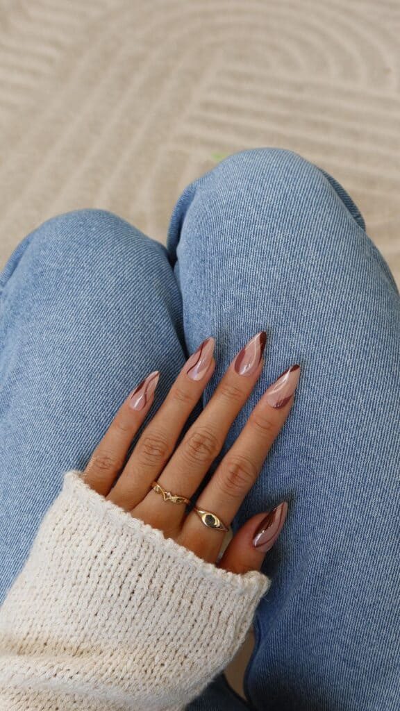 Cute Autumn Swirly Nail Design