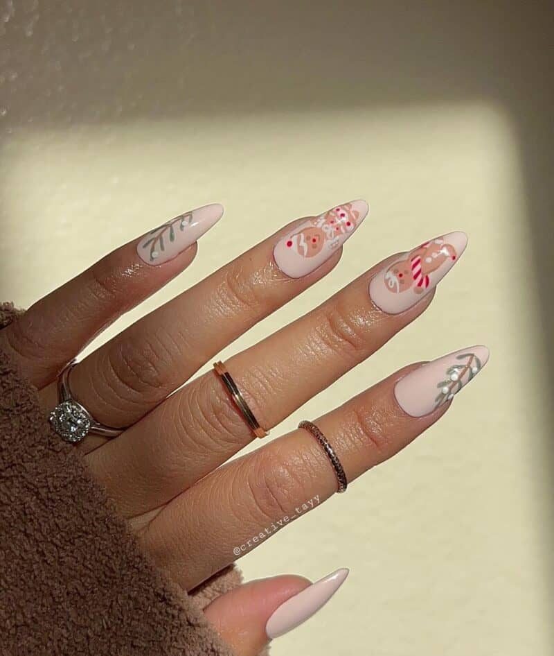 Cute-Gingerbread-Christmas-Nails