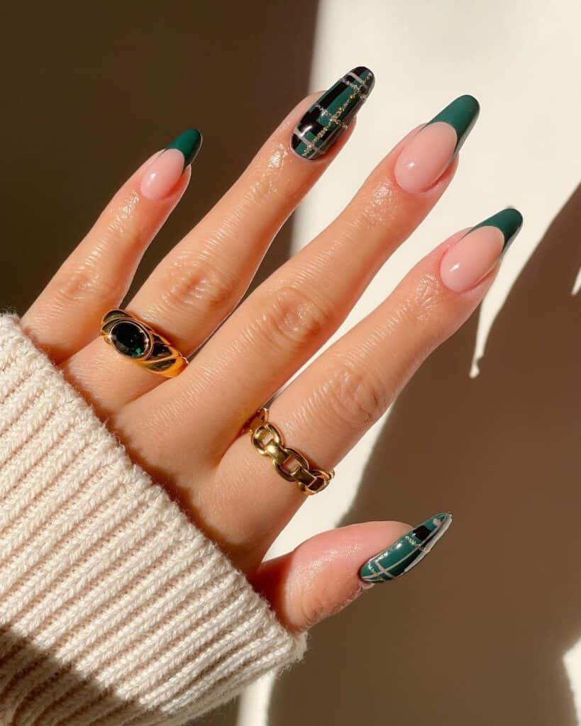 Cute-Green-Christmas-Plaid-Nails