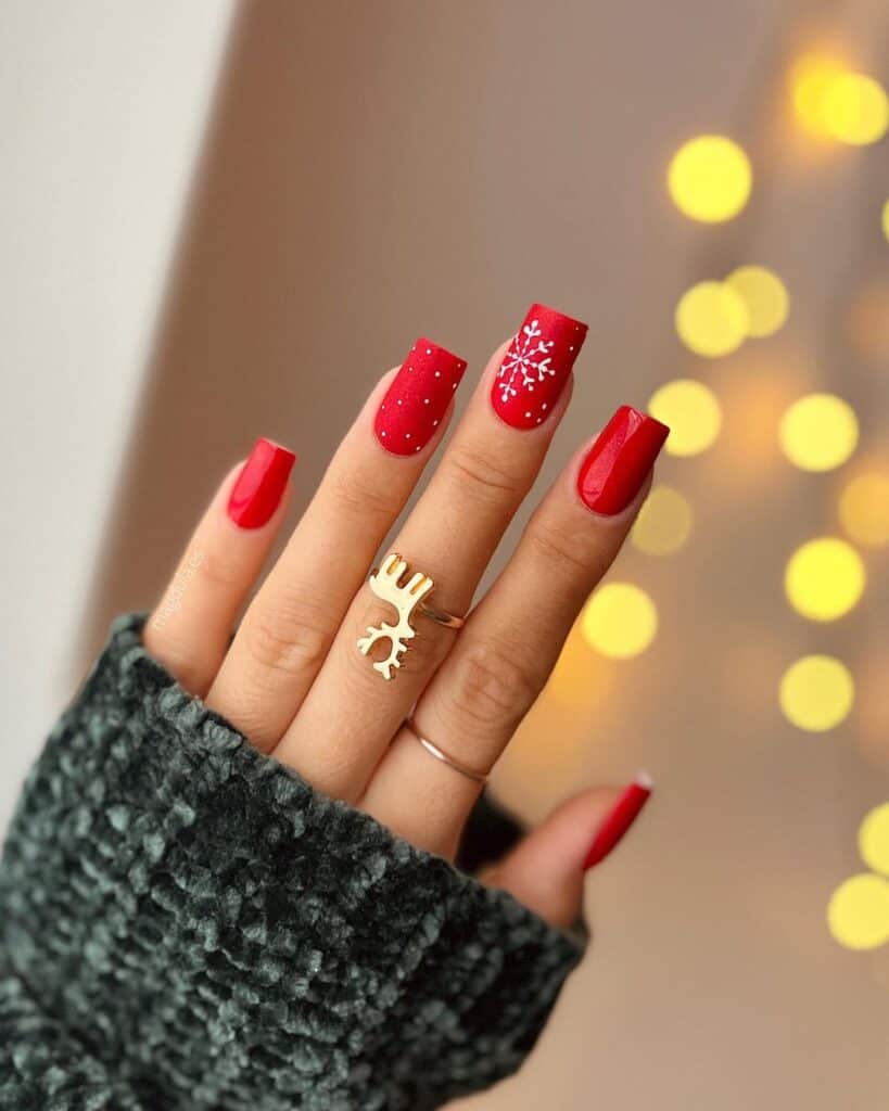 Cute-Red-Christmas-Nail-Art