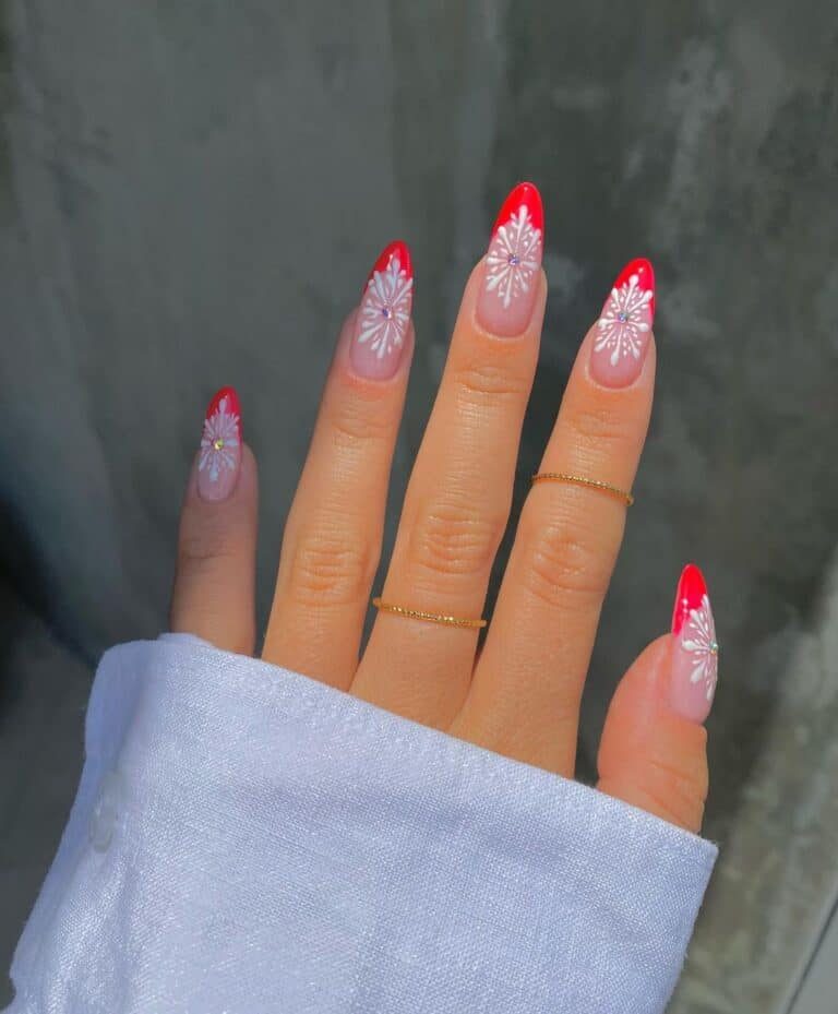 Cute-Red-French-Tip-Nails-with-Starry-Snowflakeu