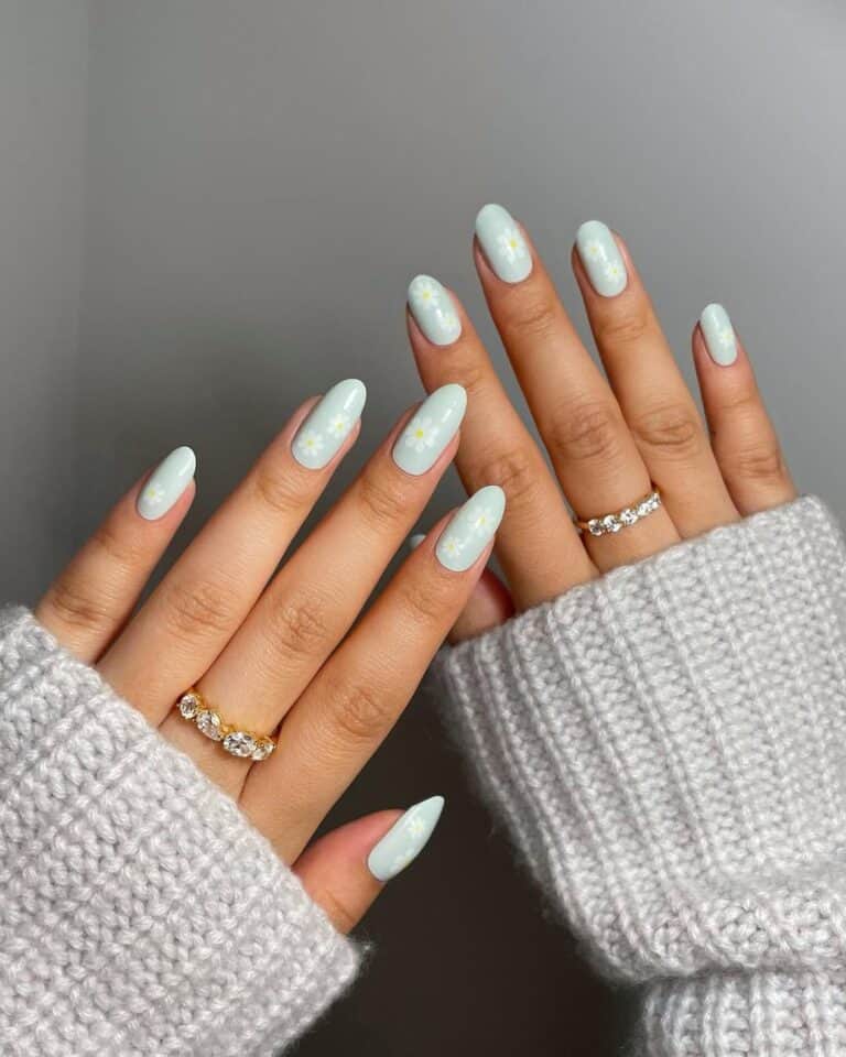 Dainty-Daisies-and-Flower-Crown-Nails