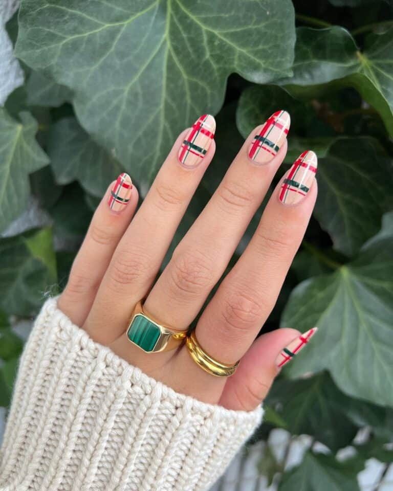 December-Plaid-Nails