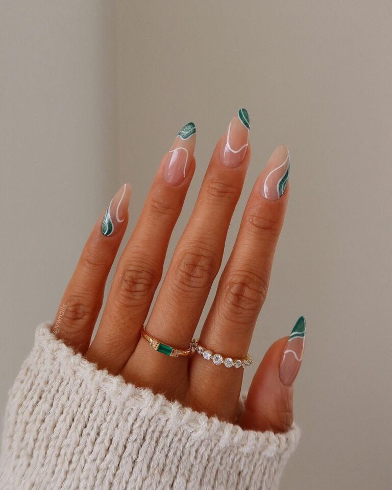 Frosted-Pine-Christmas-Nail-Design