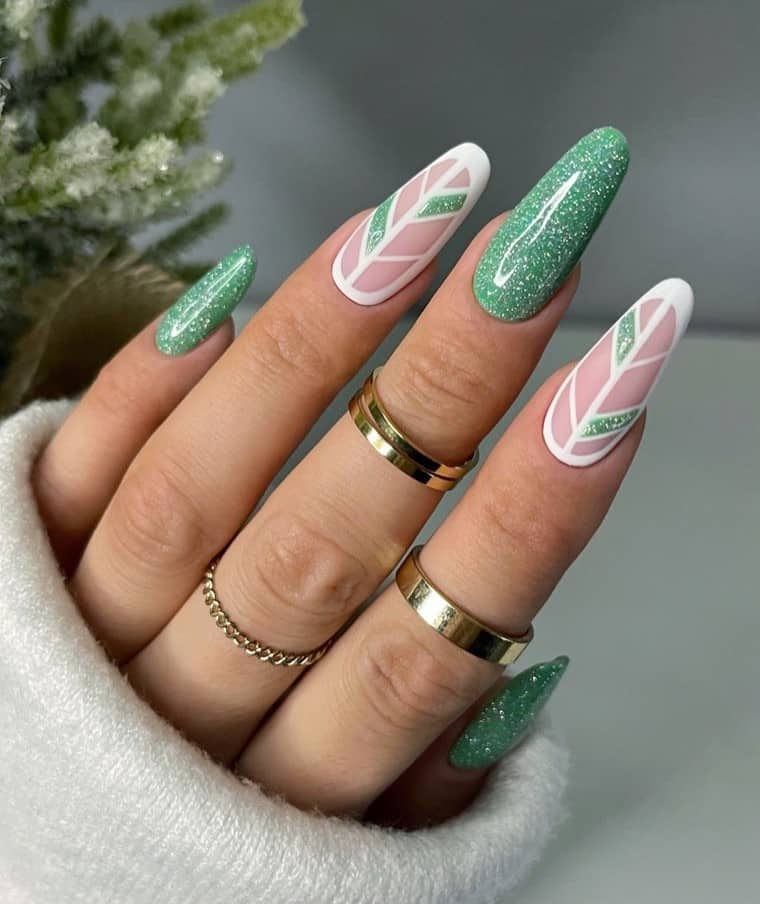 Glitter-Green-Christmas-Tree-Nails