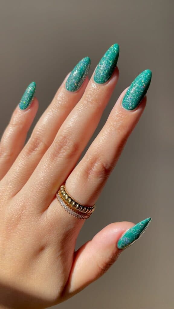 Glitter-and-Sparkle-Green-Christmas-Nail-Designs