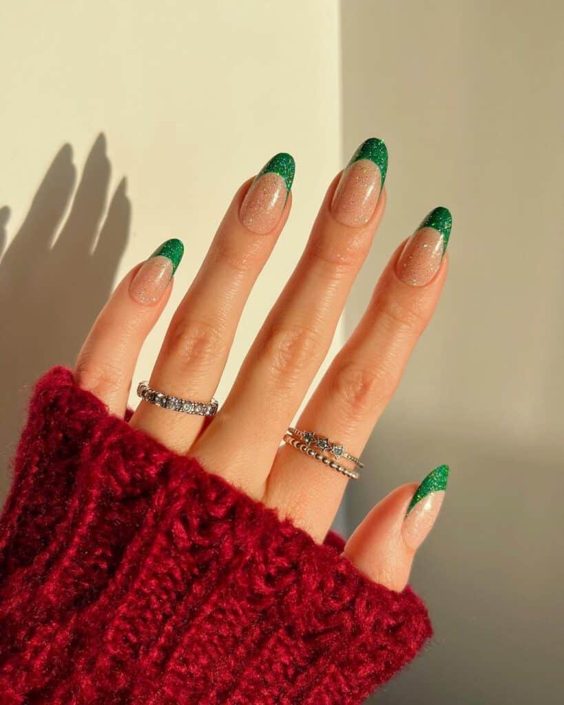 Glittering-Green-Christmas-Nail-Design