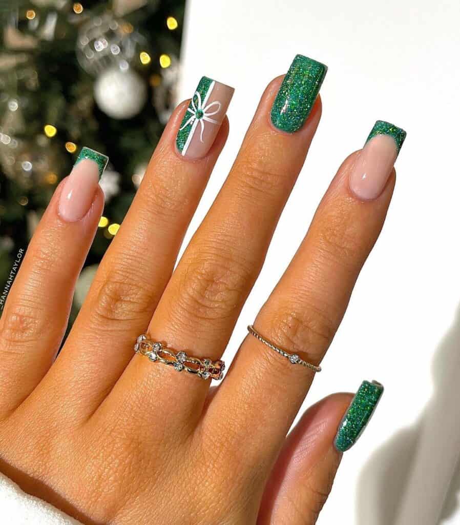 Green-Christmas-Land-Nails