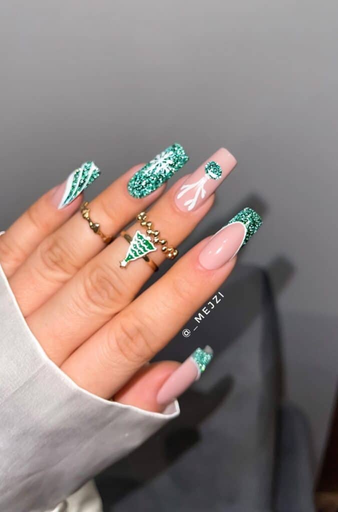 Green-Christmas-Tree-and-Sweater-Nails