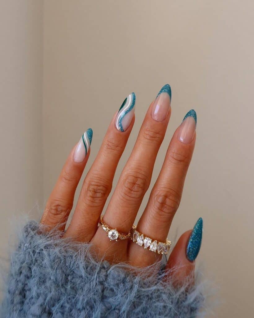 Green-Swirly-Nails-for-Christmas-with-a-Touch-of-Gold