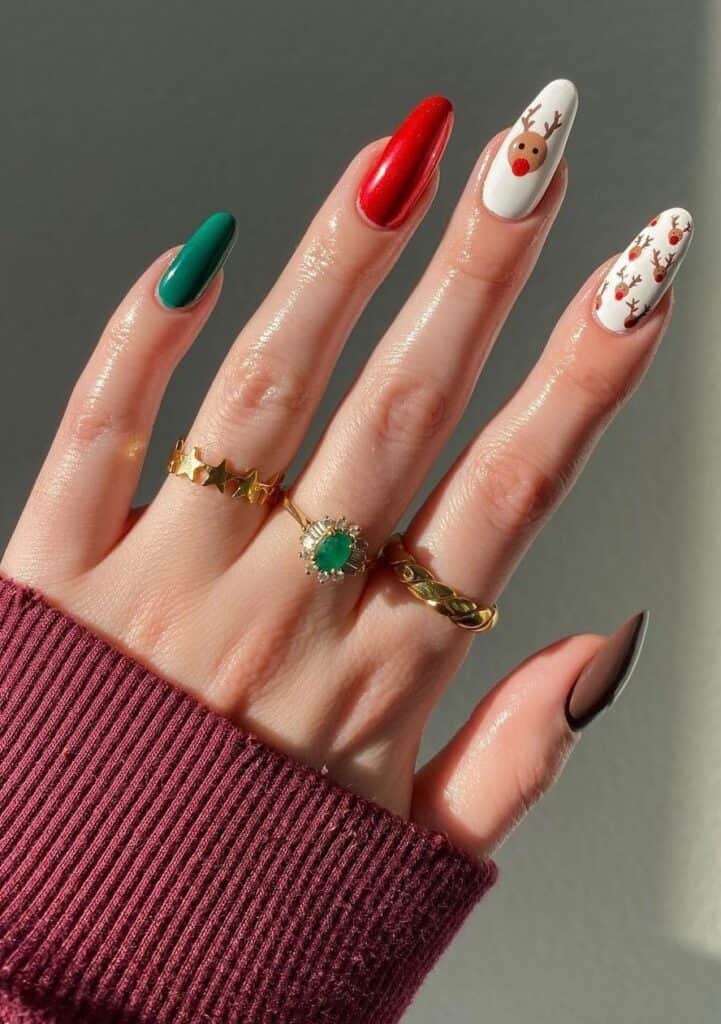 Green-and-Red-Christmas-Nails