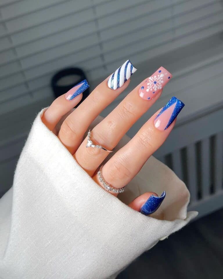 Its-Giving-December-Vibes-Nails