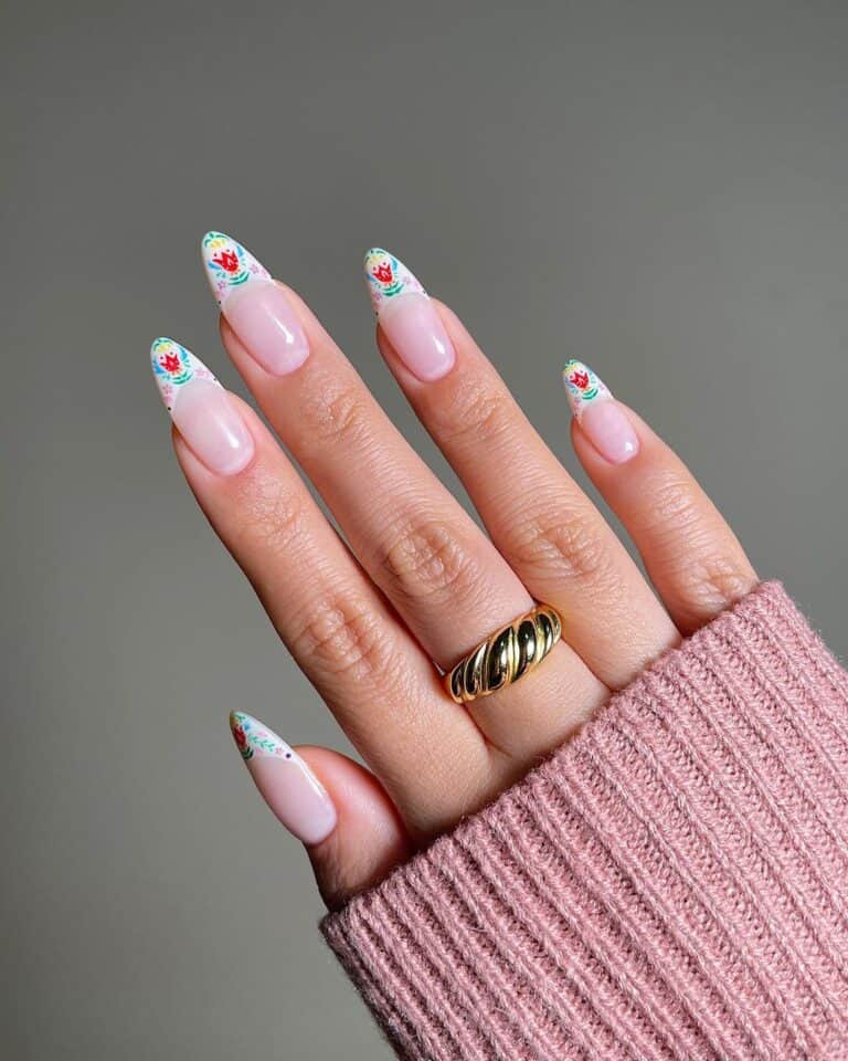 Knitted-Holly-Berries-Nails