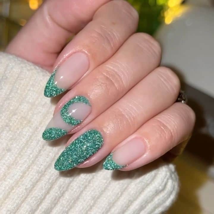 Light-Glitter-Green-Nails
