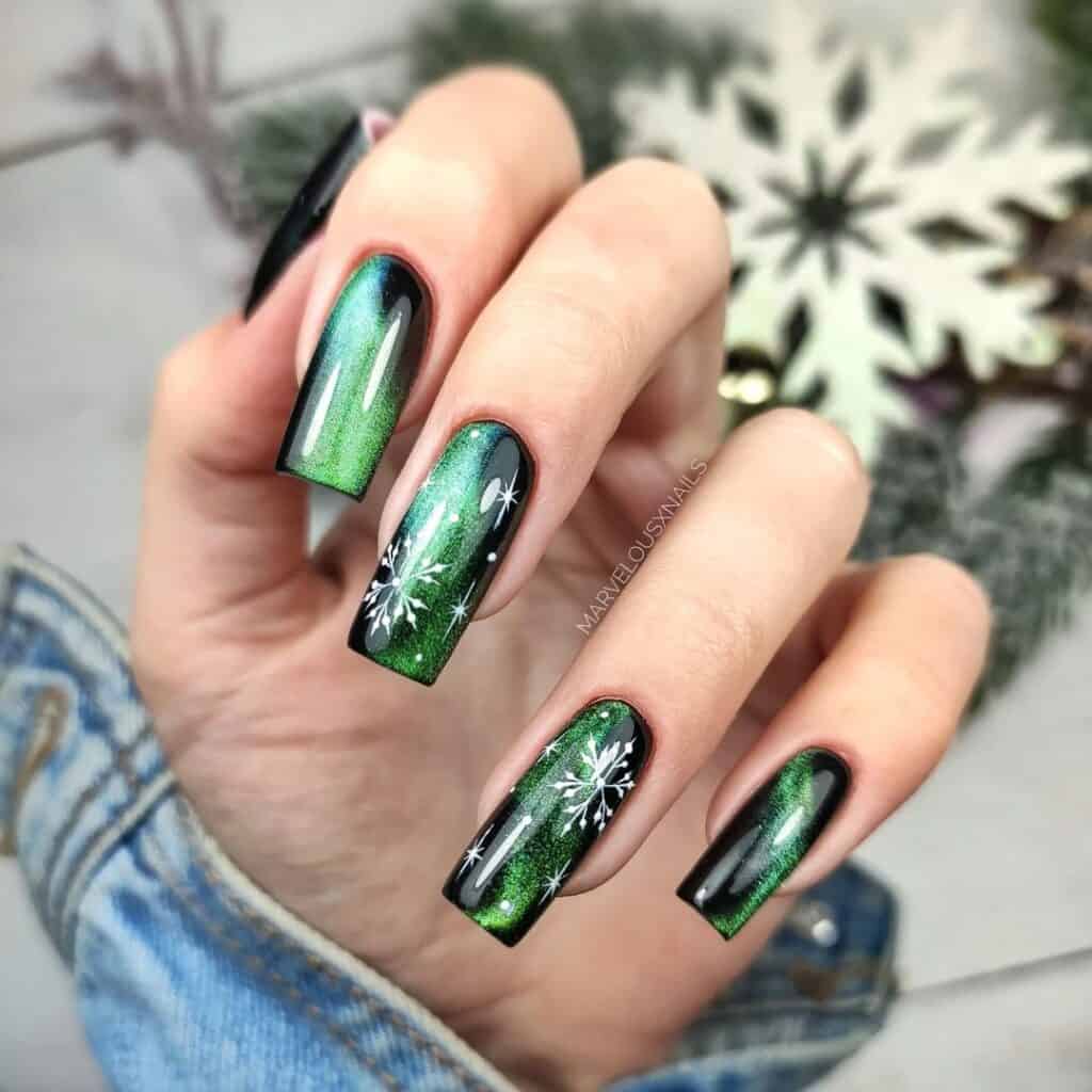 Magnetic-Emerald-Christmas-Nails