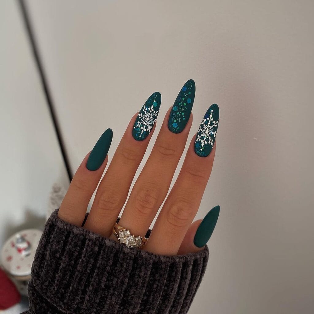 Matte-Green-Christmas-Nail-Idea