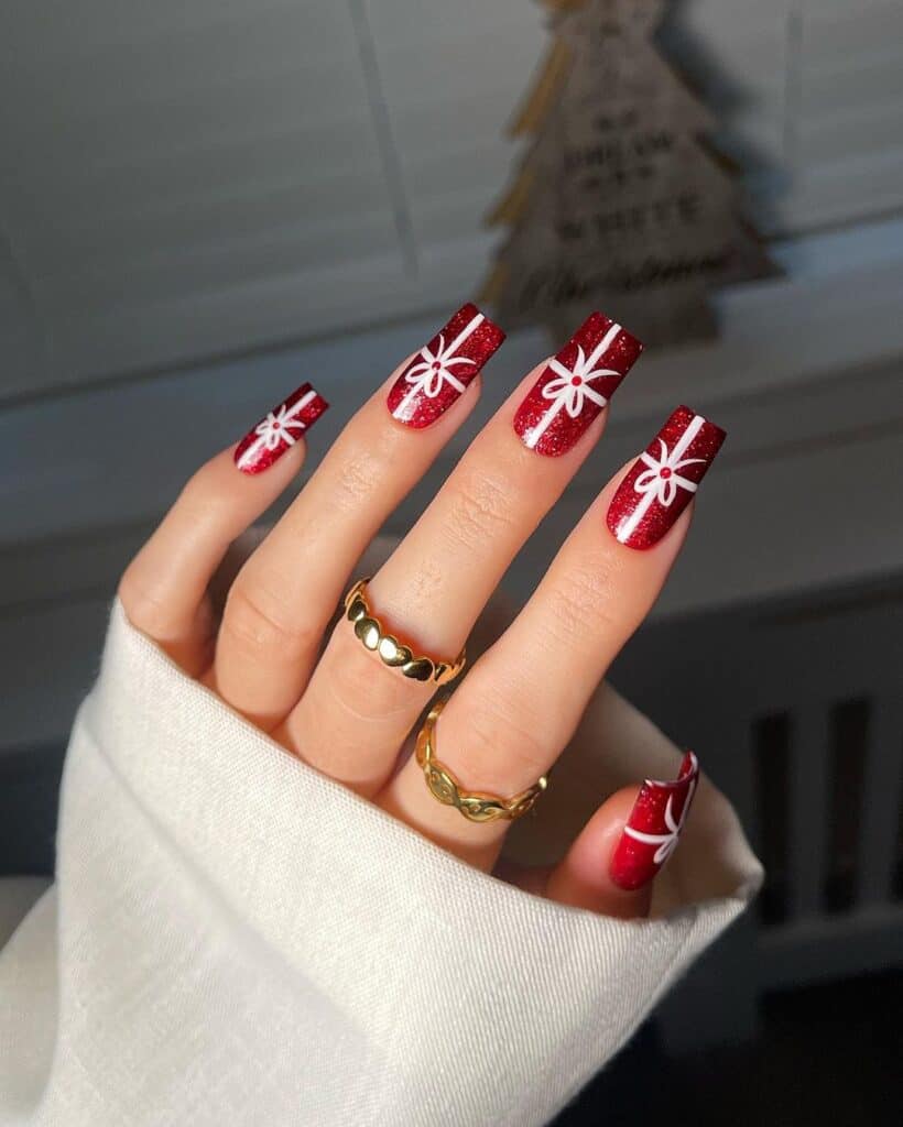 Red-Christmas-Gift-Wrap-Nails
