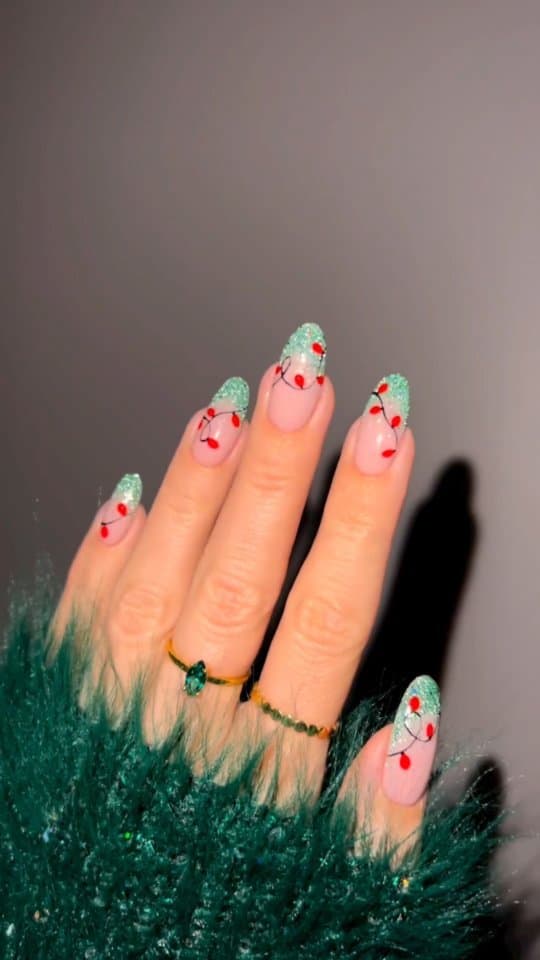 Red-and-Green-Christmas-Nails