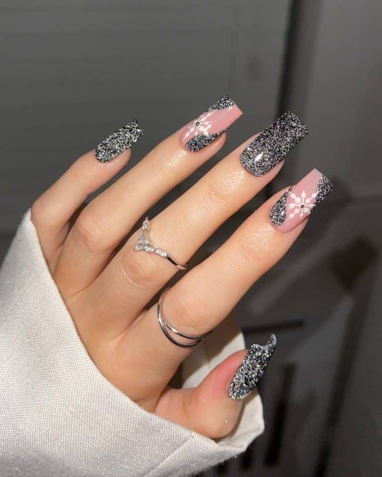 Reflective-Snowflakes-Nails-for-Christmas
