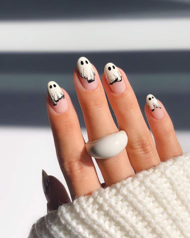 Retro-Short-Halloween-Nails