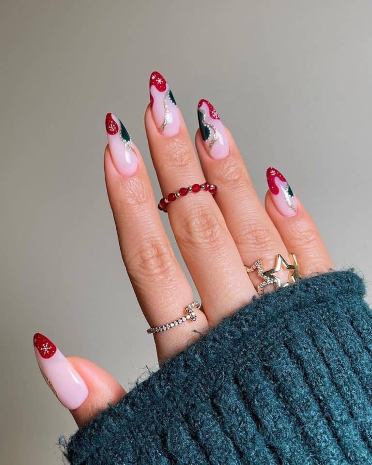 Snowflakes-and-Tinsel-Ribbons-Nail-Designs