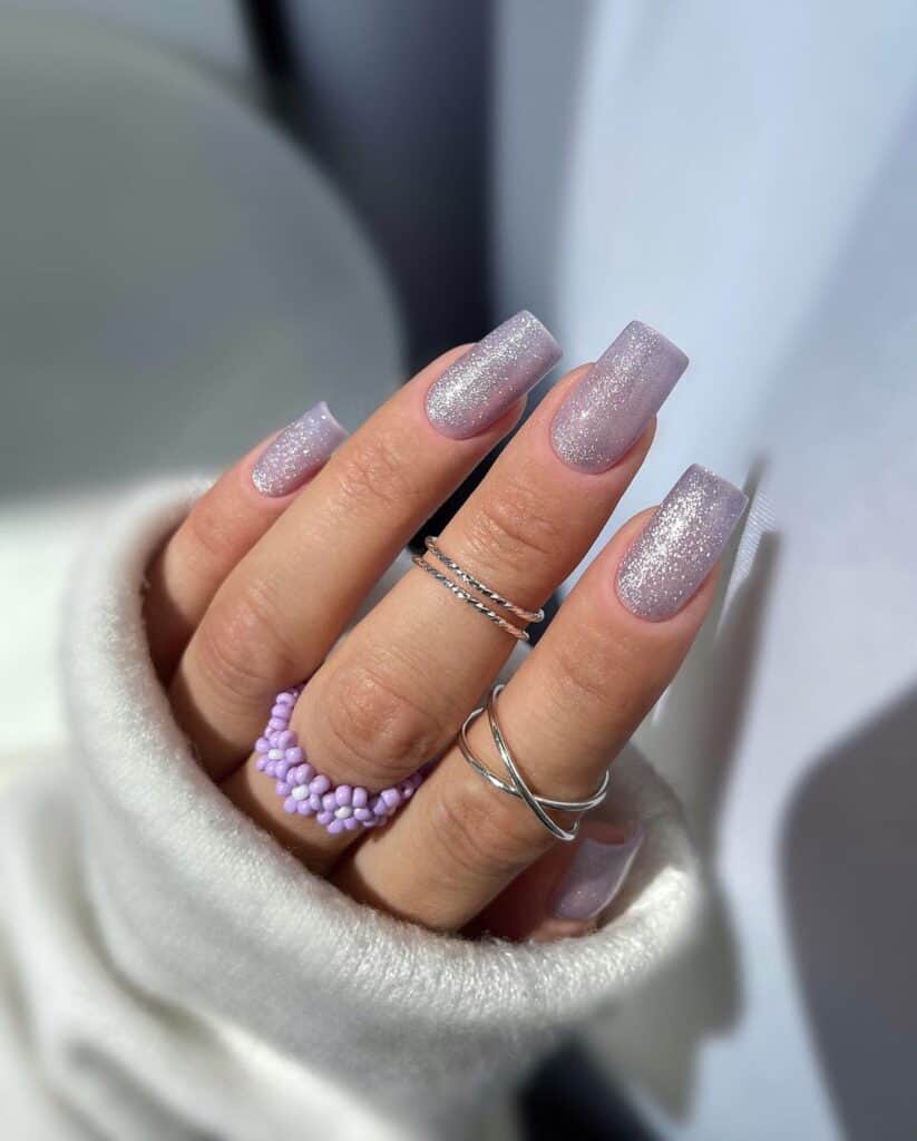 Soft-Glittery-Nails