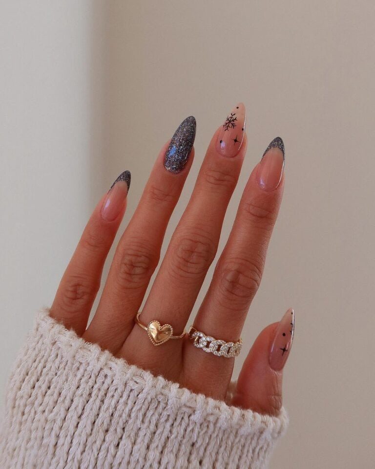 Sparling-Black-Christmas-Nails