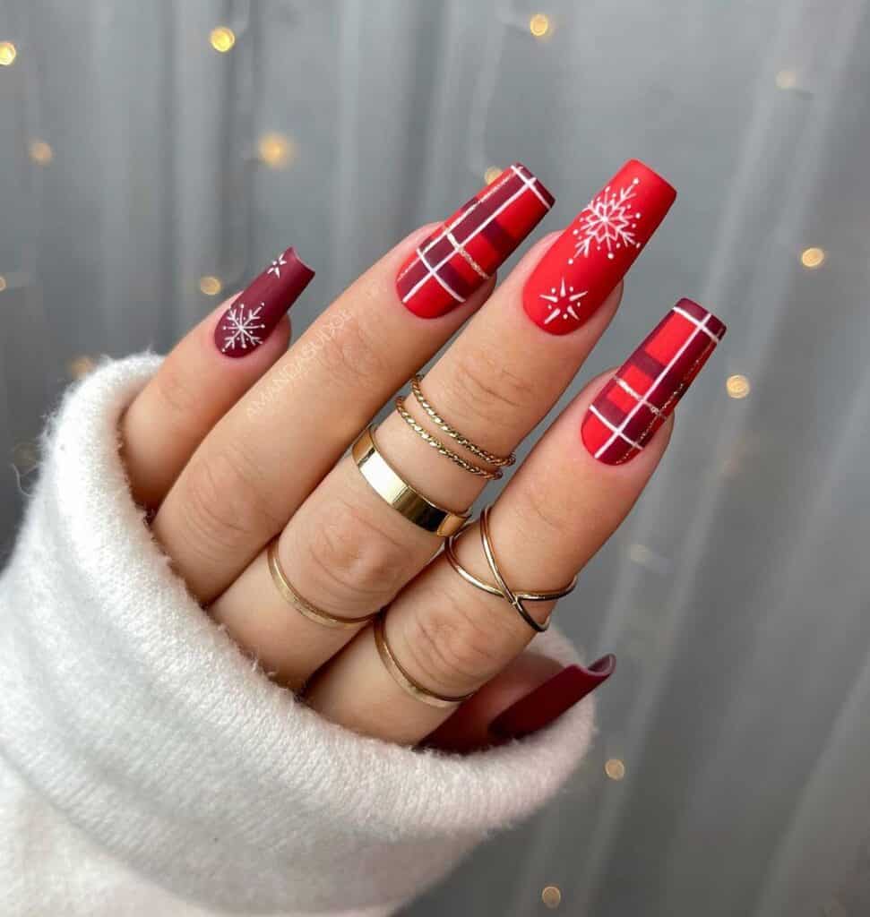 Sugar-Effect-Red-Christmas-Plaid-Nails
