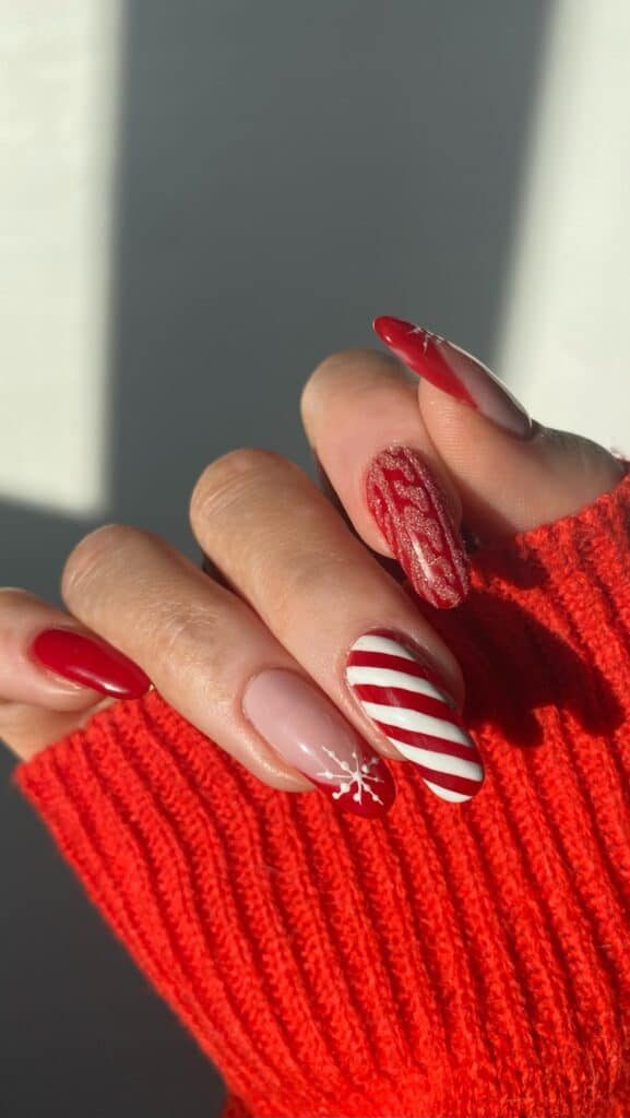 Swirly-Red-Candy-Cane-December-Nails
