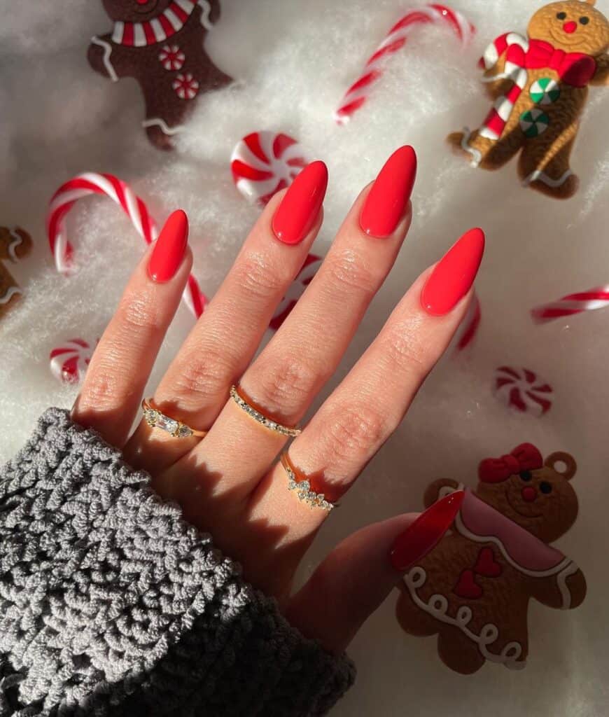 Tote-Sweet-Red-Christmas-Nail-Design