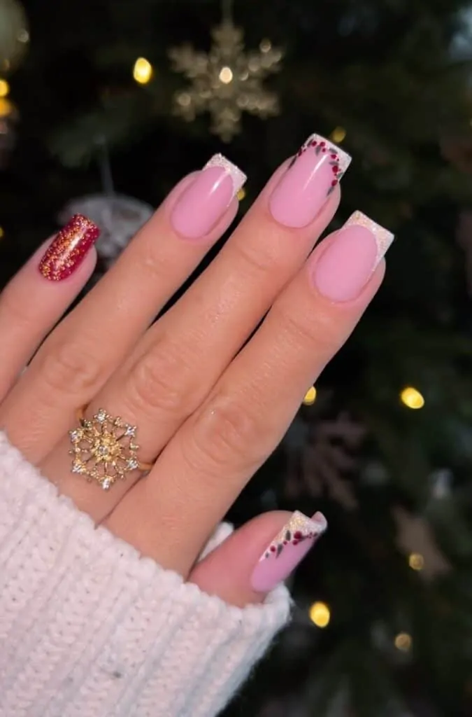 Classy-Short-Christmas-Nail-Designs