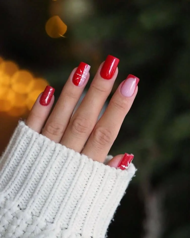 Cute-short-Red-and-Snowflakes-Nails