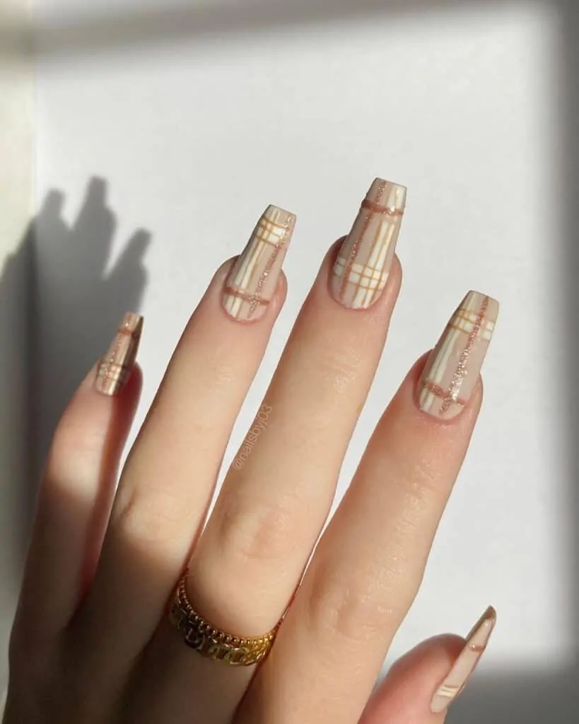 Fall-Plaid-Nails
