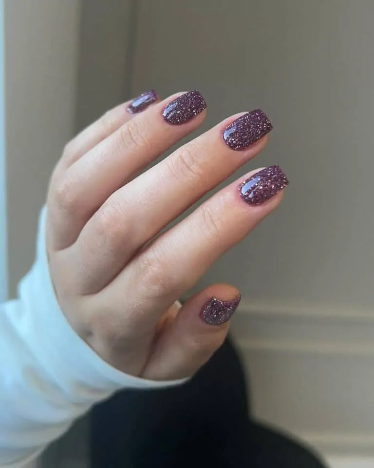 Flash-Christmas-Short-Nail-Ideas