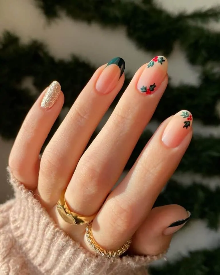 Holly-Berries-Short-Christmas-Nails