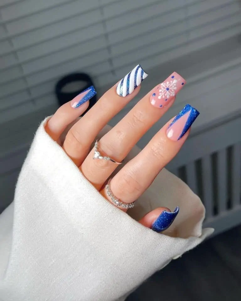 Its-Giving-December-Vibes-Nails
