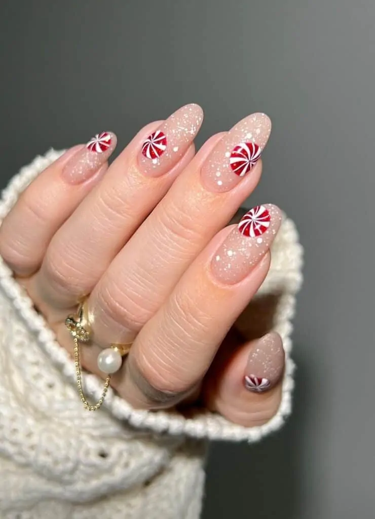Peppermint-Snow-Nails-for-December