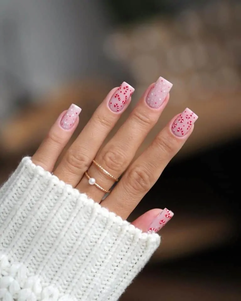Short-Candy-Cane-Christmas-Nails