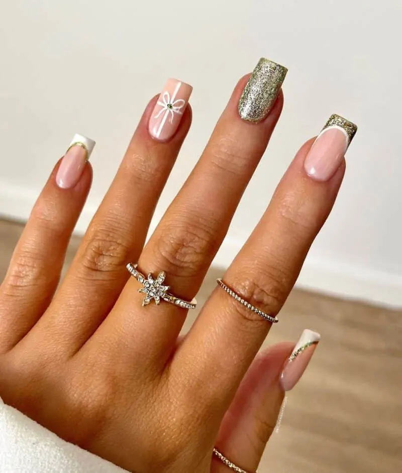 Short-Wrapped-Christmas-Nails